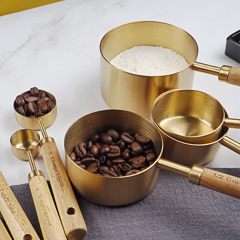 Kitchen Gadgets Gold - 4 / 8pcs木製ゴールド計量カップとスプーンステンレス鋼食品コーヒー小麦粉スクープキッチンスケールベーキング調理ガジェットセット